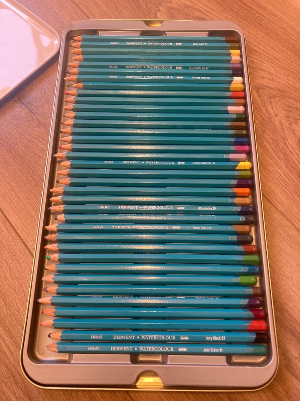 Derwent Watercolour Pencils | 36 Pack in Tin Case | Nearly New